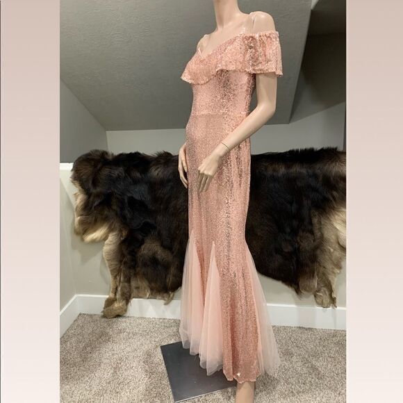 New Beautiful Sparkling Off-The-Shoulder Sequined Fishtail Gown - Picture 5 of 14